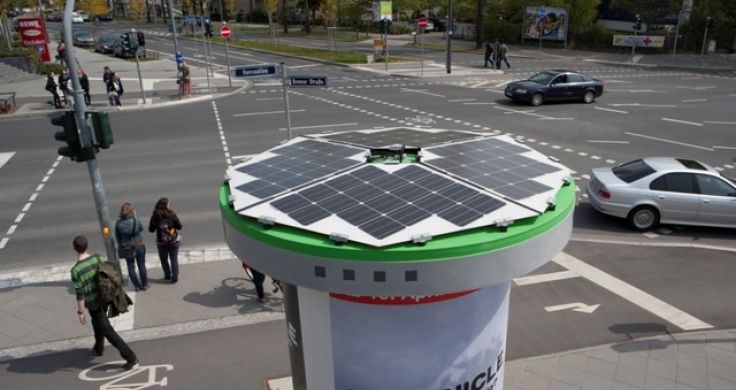 Ströer entwickelt solarbetriebene Litfaßsäule