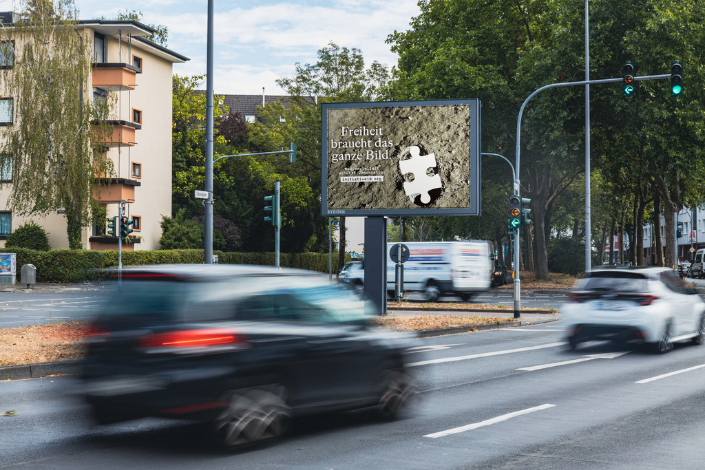 Ströer supports the ‘Freedom requires the whole picture’ campaign by Initiative 18