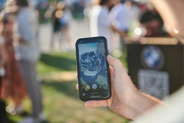 IAA GUIDED XR TOUR: Erfolgreiche Augmented Reality Aktivierung im öffentlichen Raum