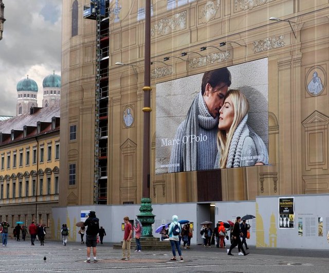 blowUP media gewinnt MARC O`POLO für exklusive Riesenposterfläche an der Münchner Theatinerkirche