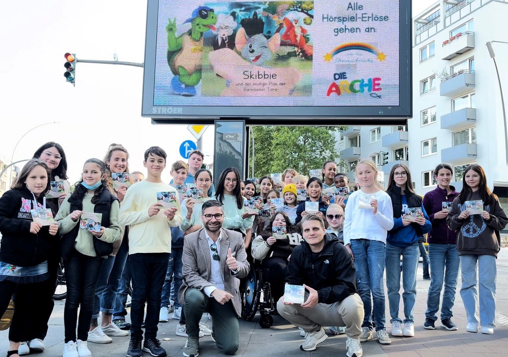 Ströer unterstützt Charity-Hörspiel in Hamburg