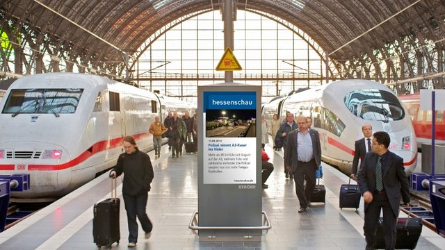 Ströer und Hessischer Rundfunk informieren Pendler und Bahnreisende
