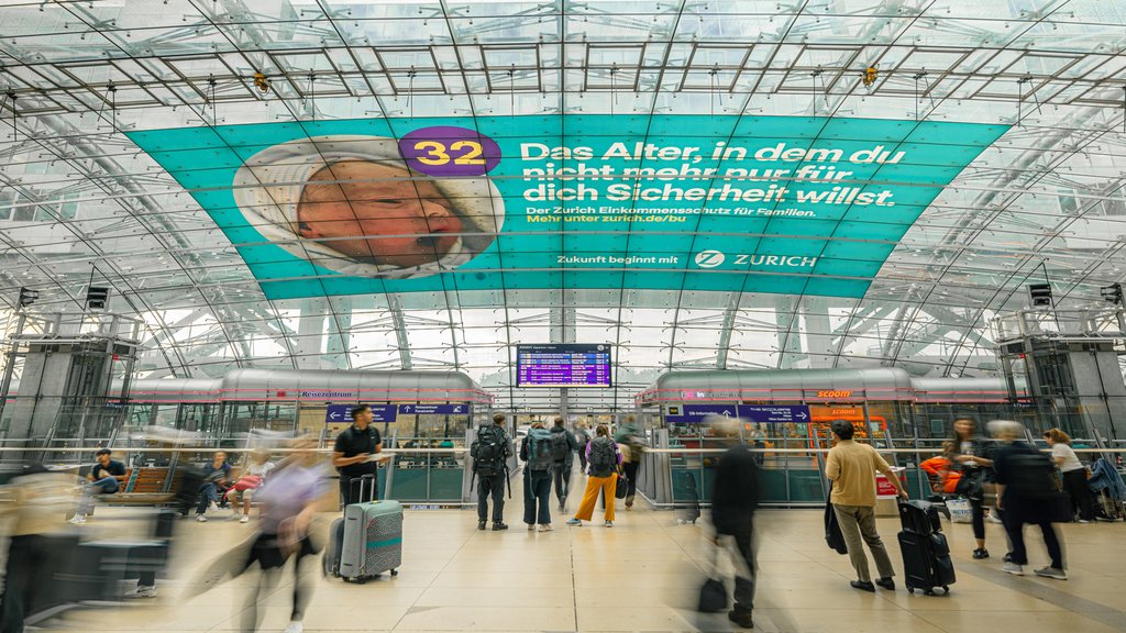 Zurich Versicherung - Folienspecial Glaskuppel FFM Fernbahnhof
