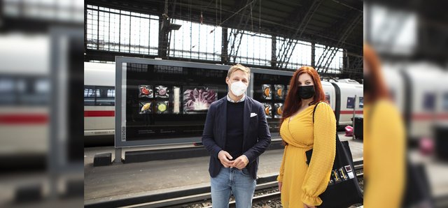 Kunst im öffentlichen Raum: Ströer unterstützt Fotoausstellung zum Thema Plastikverpackungen