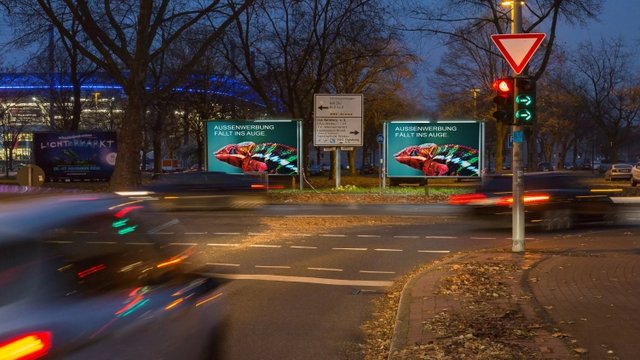 Ströer präsentiert eine Weltneuheit: Auch das gedruckte Plakat kann ab sofort programmatisch gebucht werden